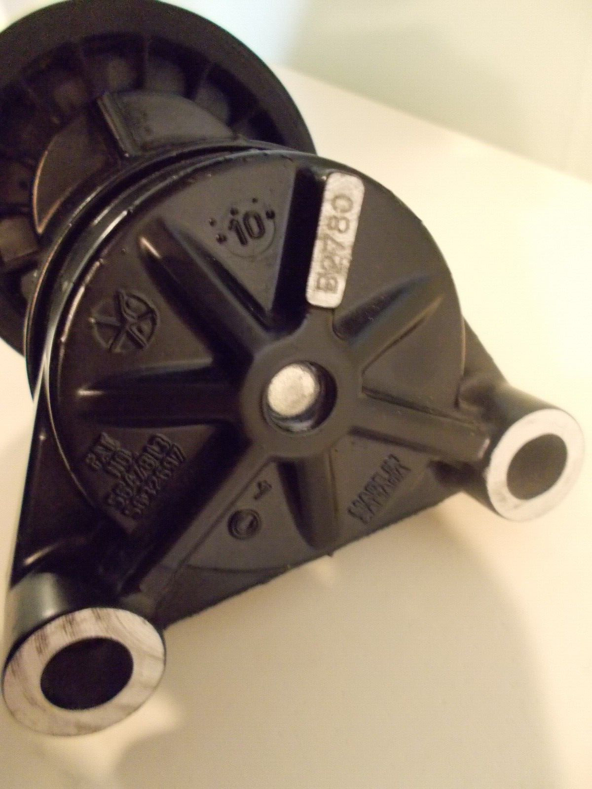 Genuine Volvo Penta Belt Tensioner, Serpentine Pulley - 3885250 - Fresh Stock Dated February 2026