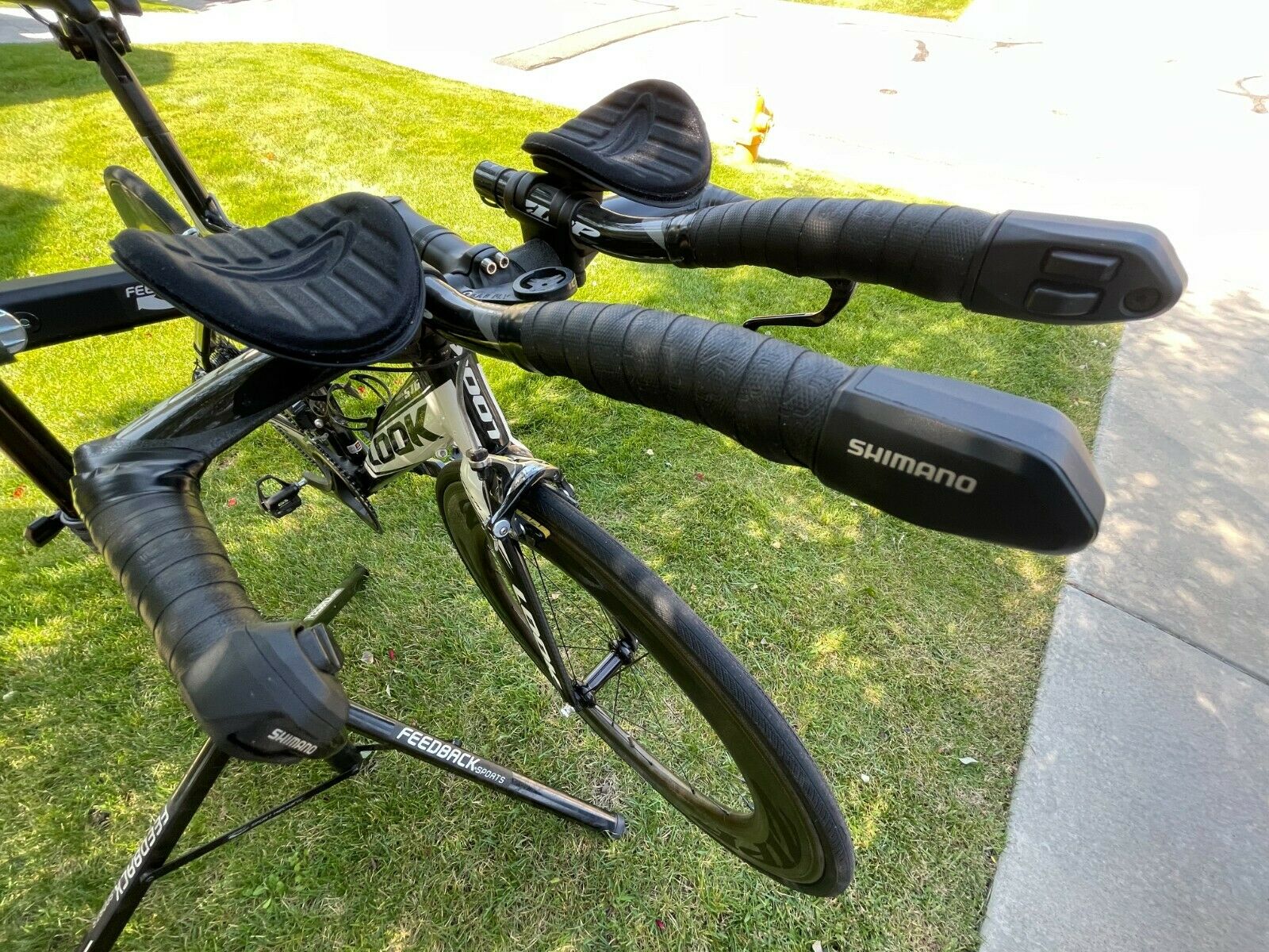 Look 576 AERO Triathlon Bike with Di2 and Zipp Carbon Clincher wheels - Fresh Stock Dated February 2026