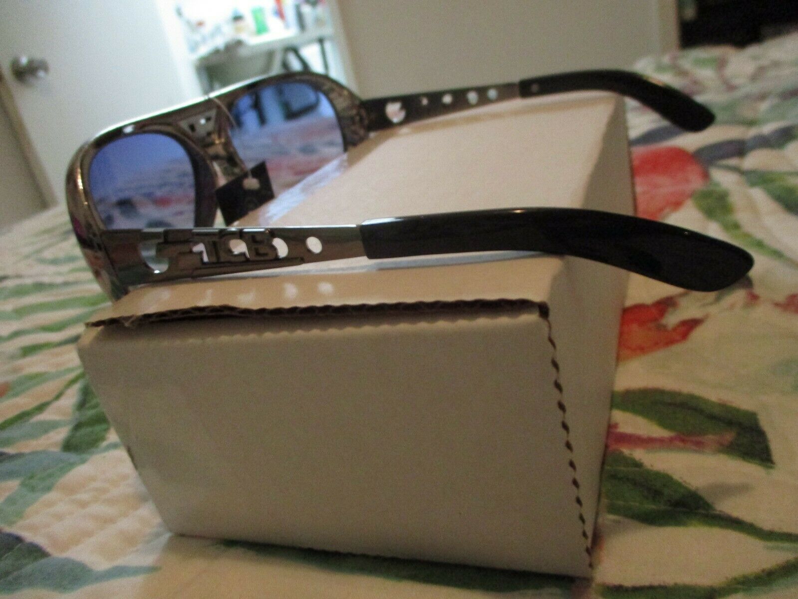 ELVIS PRESLEY CHROME FRAMED SUNGLASSES WITH BLUE TINT LENS METAL ARMS - Fresh Stock Dated February 2026