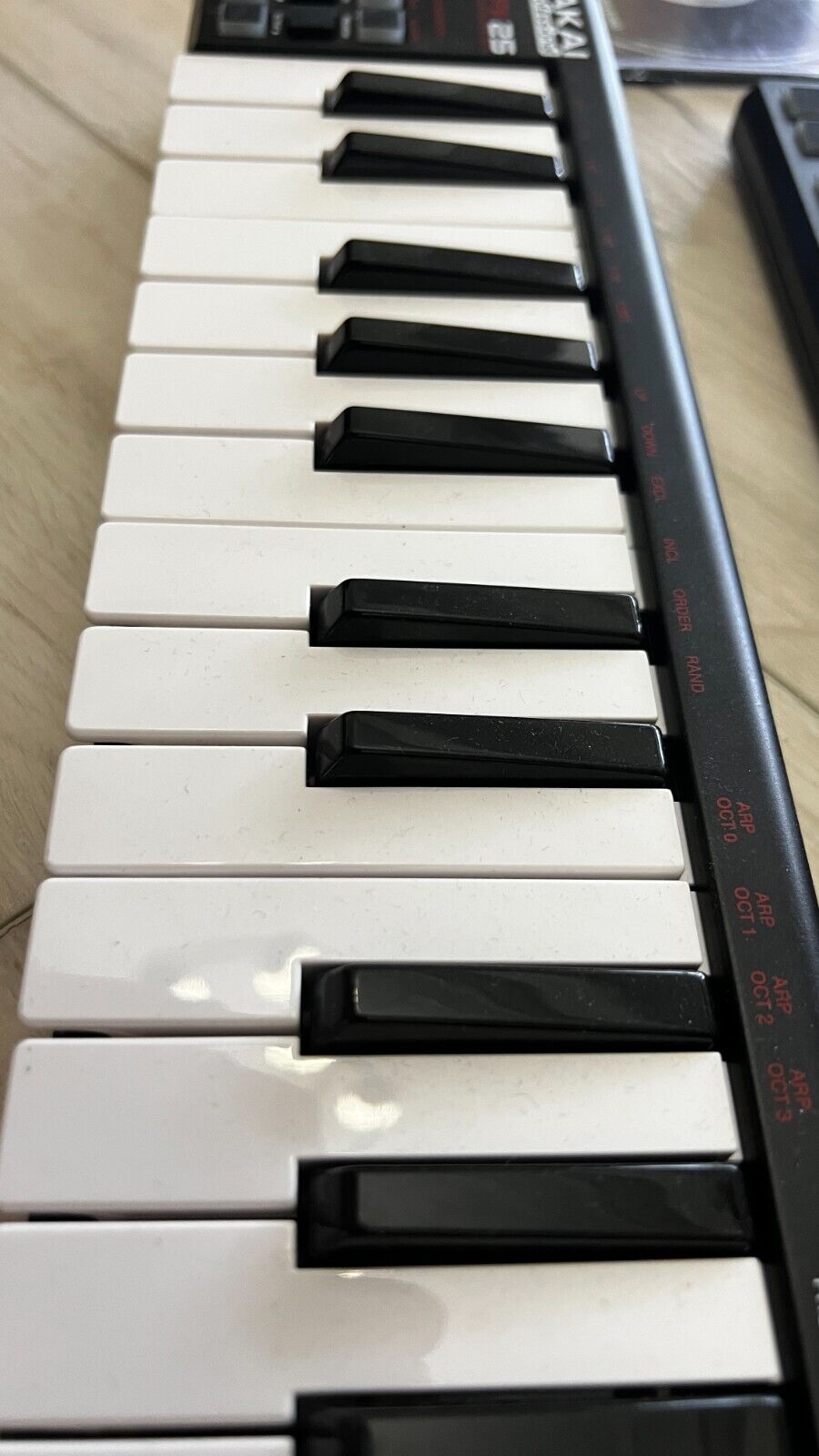 Akai Professional LPD8 Wireless Pad Controller Akai LPK25 Controller Keyboard - Fresh Stock Dated February 2026