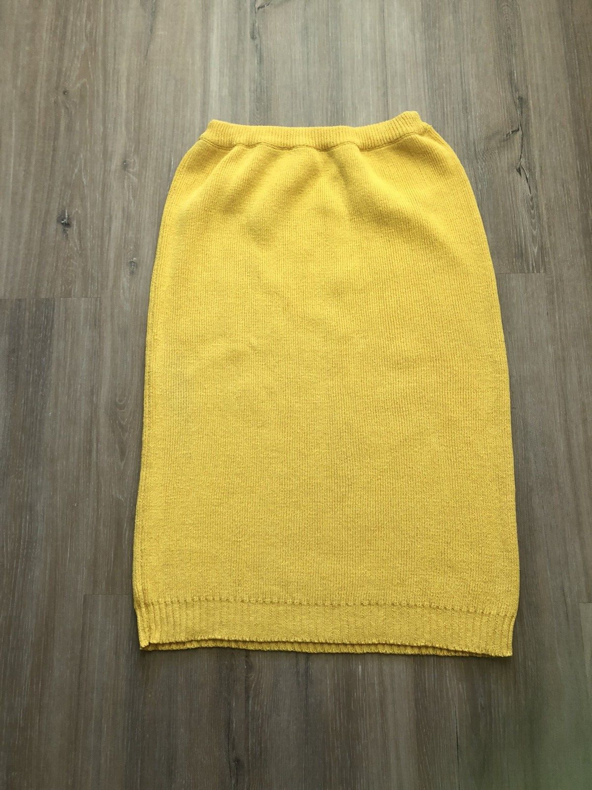 Vintage Woman's Liz Claiborne Petites Yellow Knit Midi Skirt- Size Small - Fresh Stock Dated March 2026
