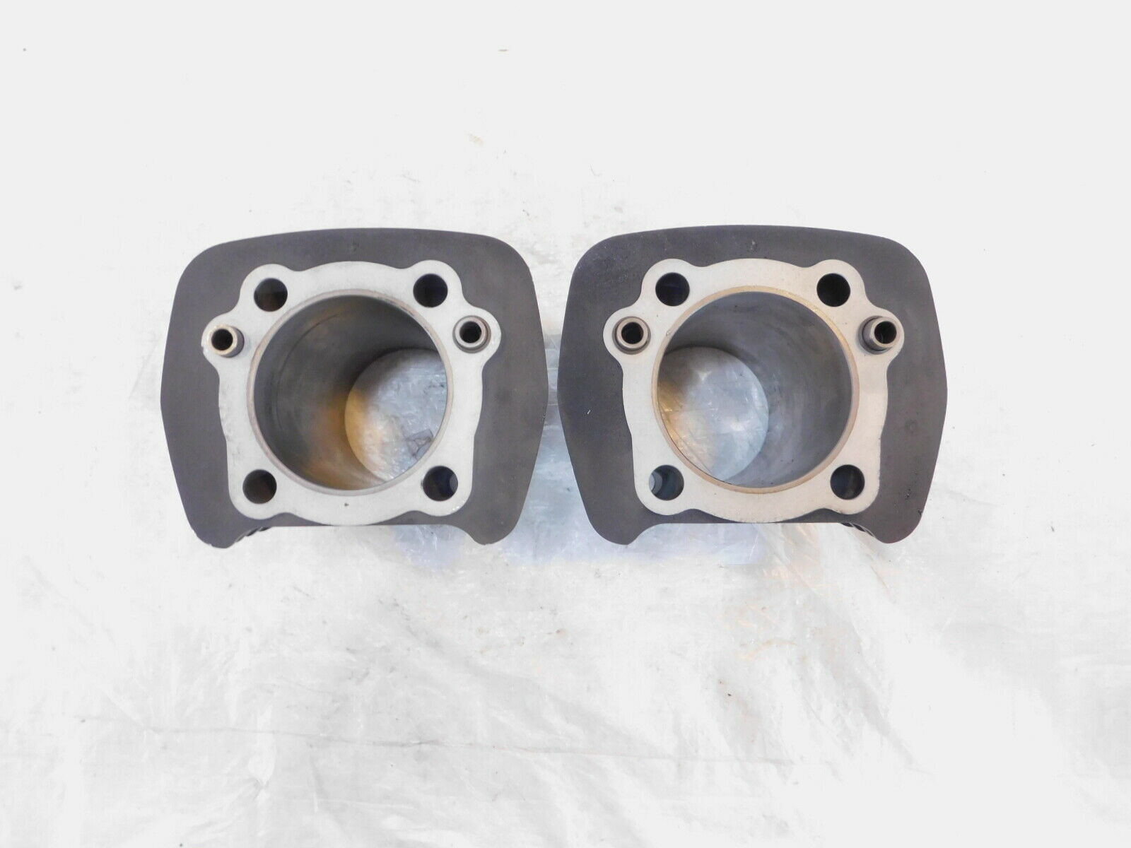 Pair Harley Davidson Sportster 1200 Silver Cylinder Jugs & Pistons P/N 16447-88A - Fresh Stock Dated February 2026