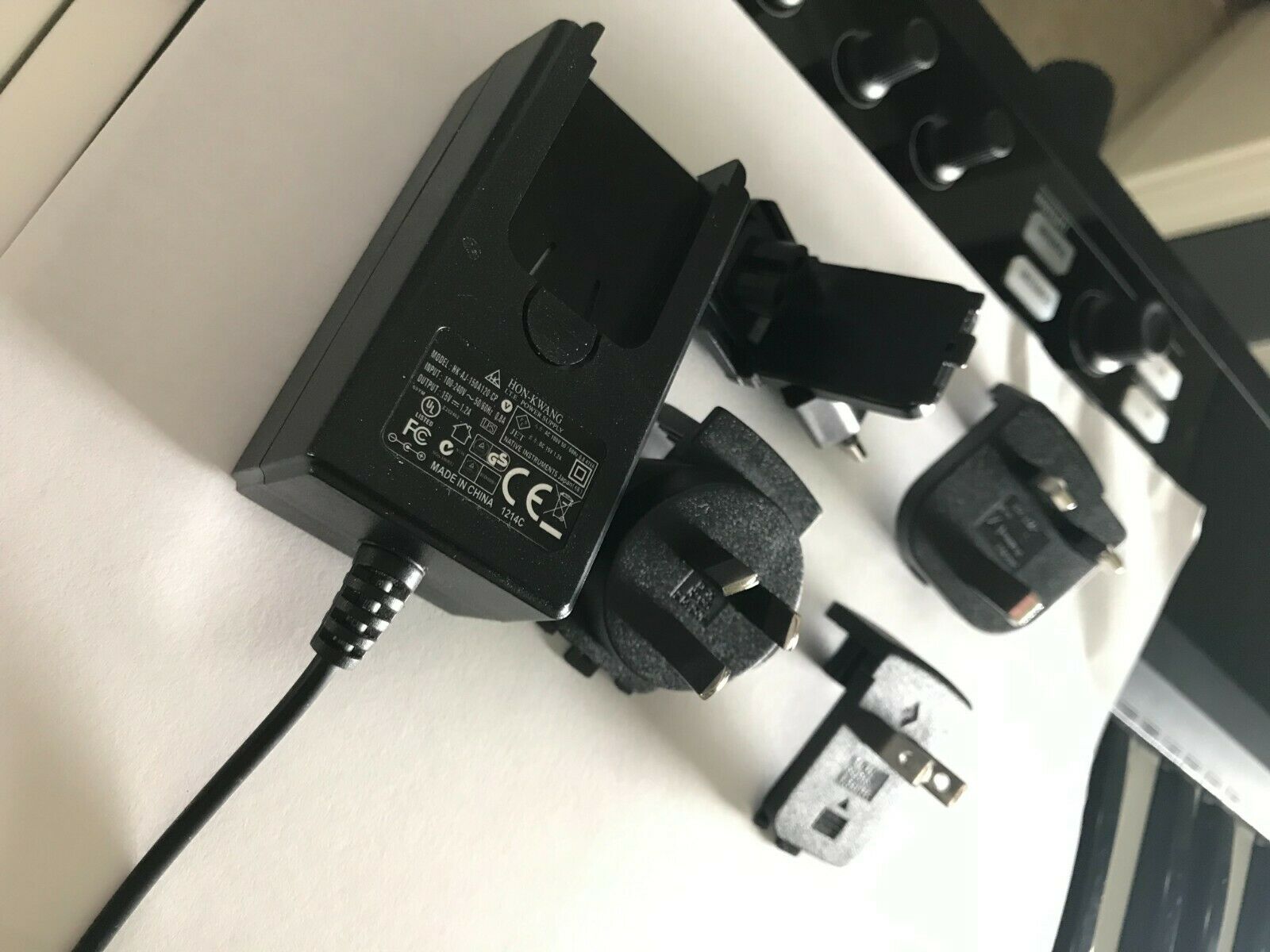 Native Instruments Komplete Kontrol S61 MIDI controller keyboard - Fresh Stock Dated February 2026