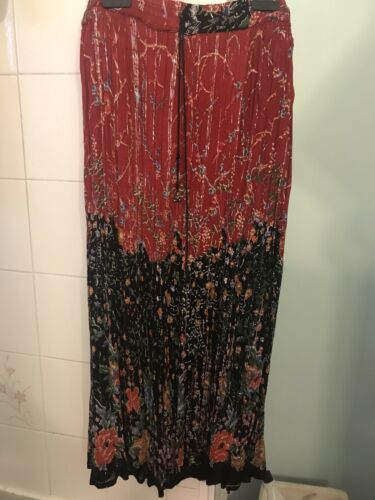 Vintage Red Black W/Gold Print Maxi  Skirt Bohemian Style One Size Fits Most EUC - Fresh Stock Dated February 2026