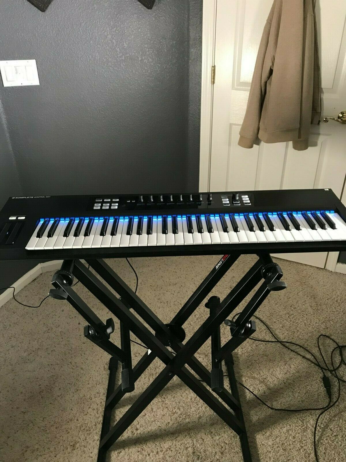 Native Instruments Komplete Kontrol S61 MIDI controller keyboard - Fresh Stock Dated February 2026