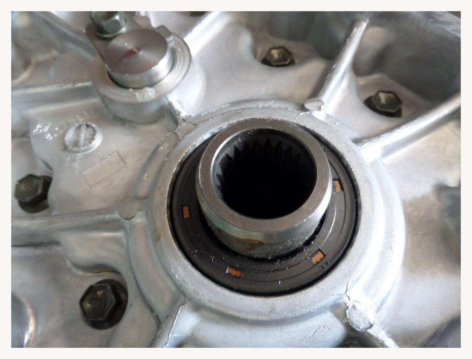 New Factory GM Transfer case Assembly Manual Trans 1999-04 Suzuki Geo Sunrunner - Fresh Stock Dated December 2025