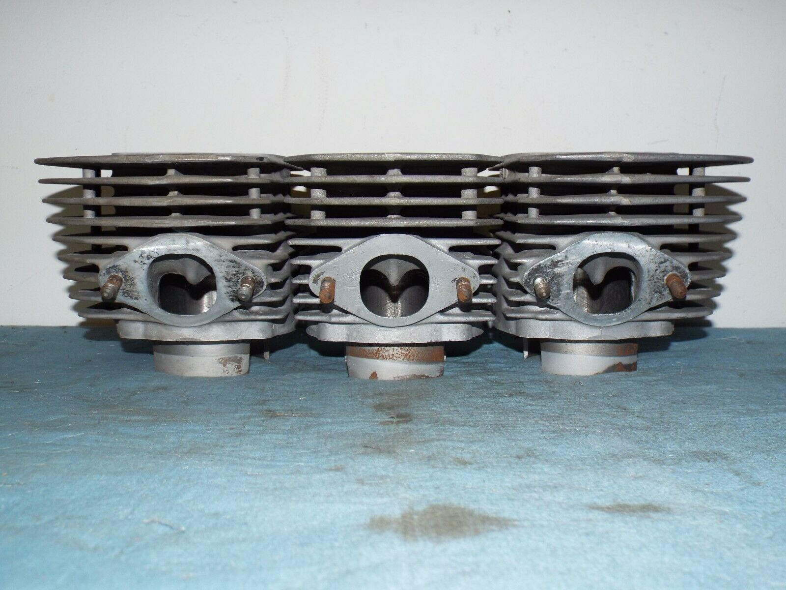 KAWASAKI H2 750 EARLY CYLINDERS AND HEADS WITH PISTONS AND RINGS 1972 1973  TOP - Fresh Stock Dated February 2026