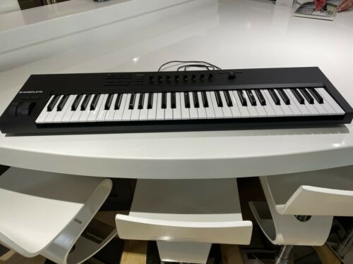 Native Instruments KOMPLETE KONTROL A61 - 61-Key Controller - Fresh Stock Dated February 2026