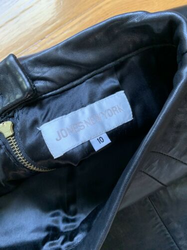 Vintage 90s Jones New York Genuine Leather (Black) Mini Skirt ~ GUC! Size 6/8 - Fresh Stock Dated February 2026