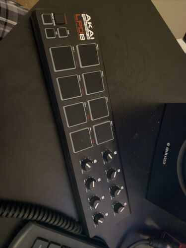 *NO CABLE* Akai Professional LPD8 USB-MIDI Pad Controller *FREE SHIPPING* - Fresh Stock Dated February 2026