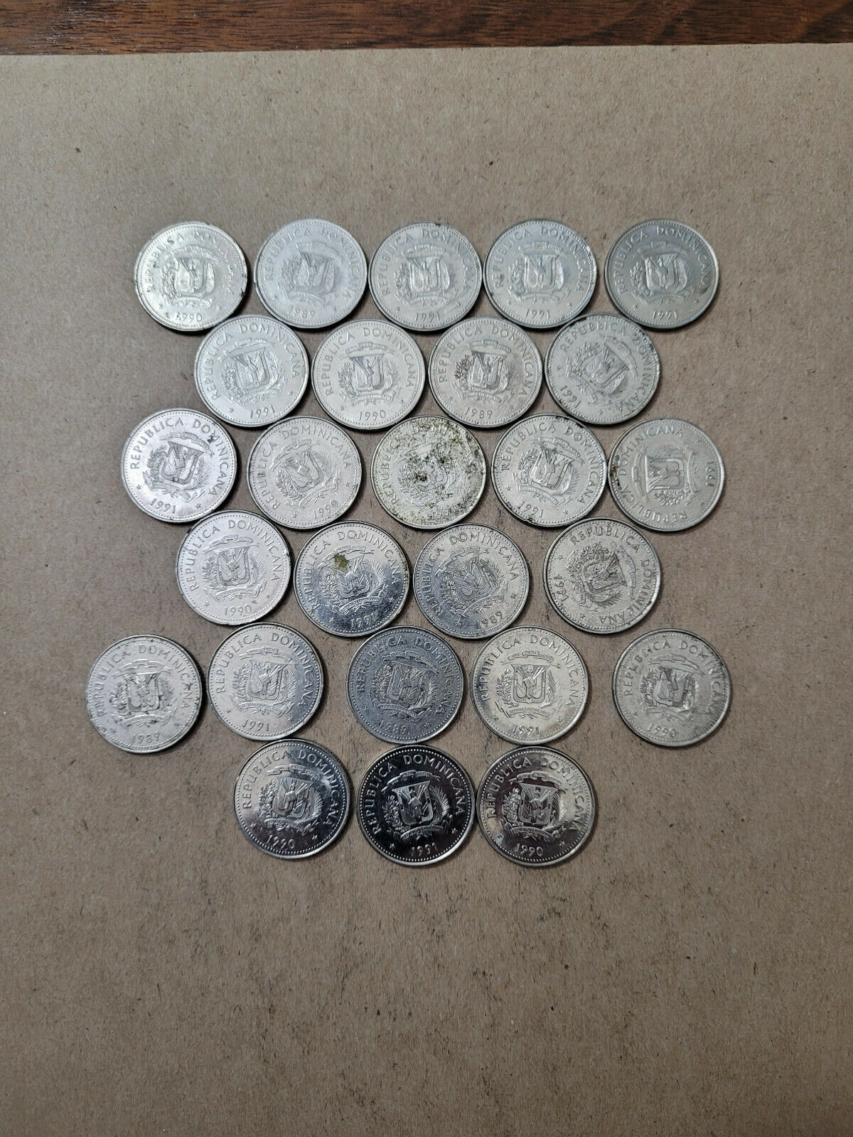 Dominican Republic 25 cents, Lot of 27 coins, KM# 71, minted 1989-1991 - Fresh Stock Dated December 2025
