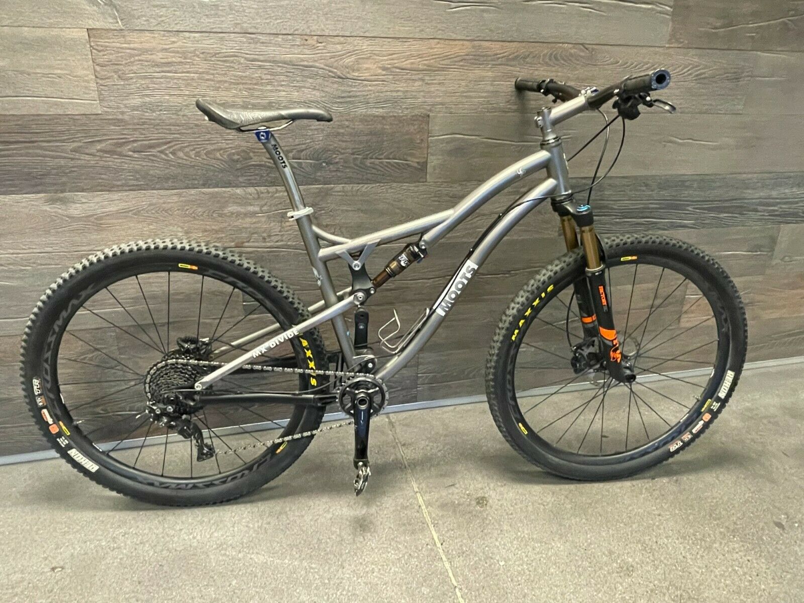 Moots Divide MX Titanium Full Suspension - Large - Fresh Stock Dated December 2025