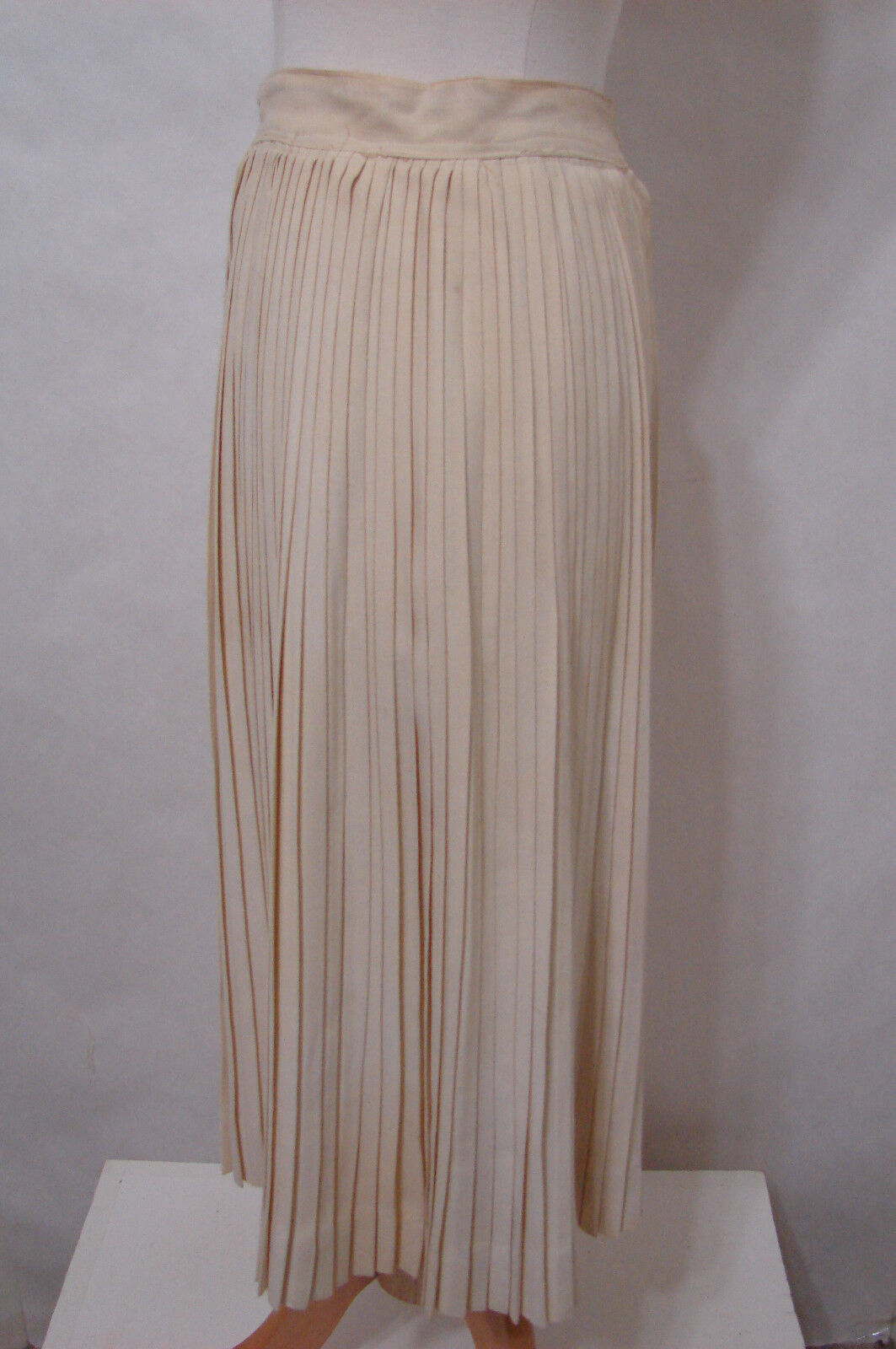 H. SCHREIER Skirt Vintage Ecru Pencil Pleated Gabardine EDIE ADAMS Worn - Fresh Stock Dated March 2026