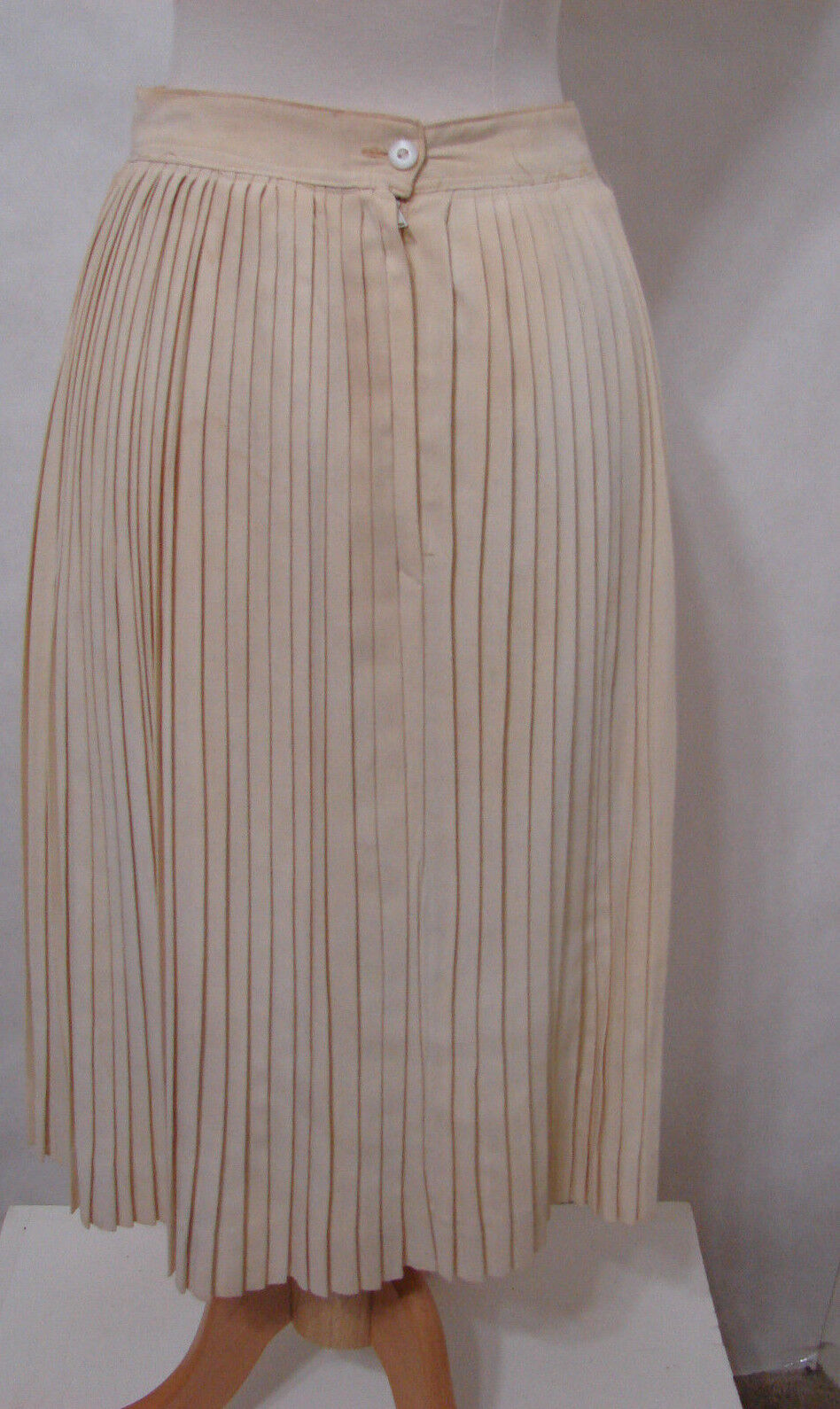 H. SCHREIER Skirt Vintage Ecru Pencil Pleated Gabardine EDIE ADAMS Worn - Fresh Stock Dated March 2026