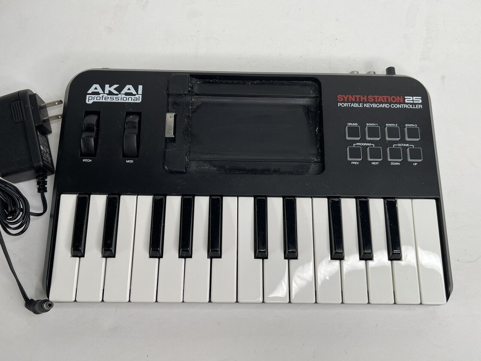 Akai SynthStation 25 iPad MIDI Portable Keyboard Controller Synth Station READ - Fresh Stock Dated February 2026
