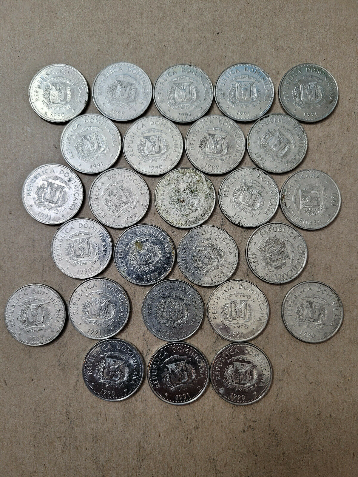 Dominican Republic 25 cents, Lot of 27 coins, KM# 71, minted 1989-1991 - Fresh Stock Dated December 2025
