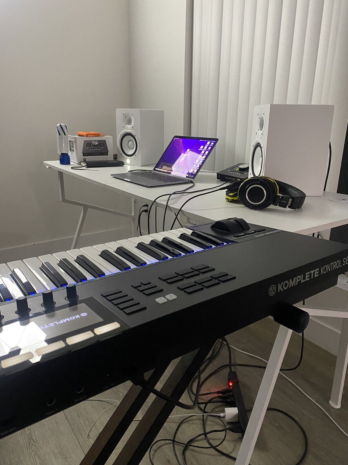 Native Instruments Komplete Kontrol S61 MK2 61 Key Keyboard Controller - Fresh Stock Dated February 2026