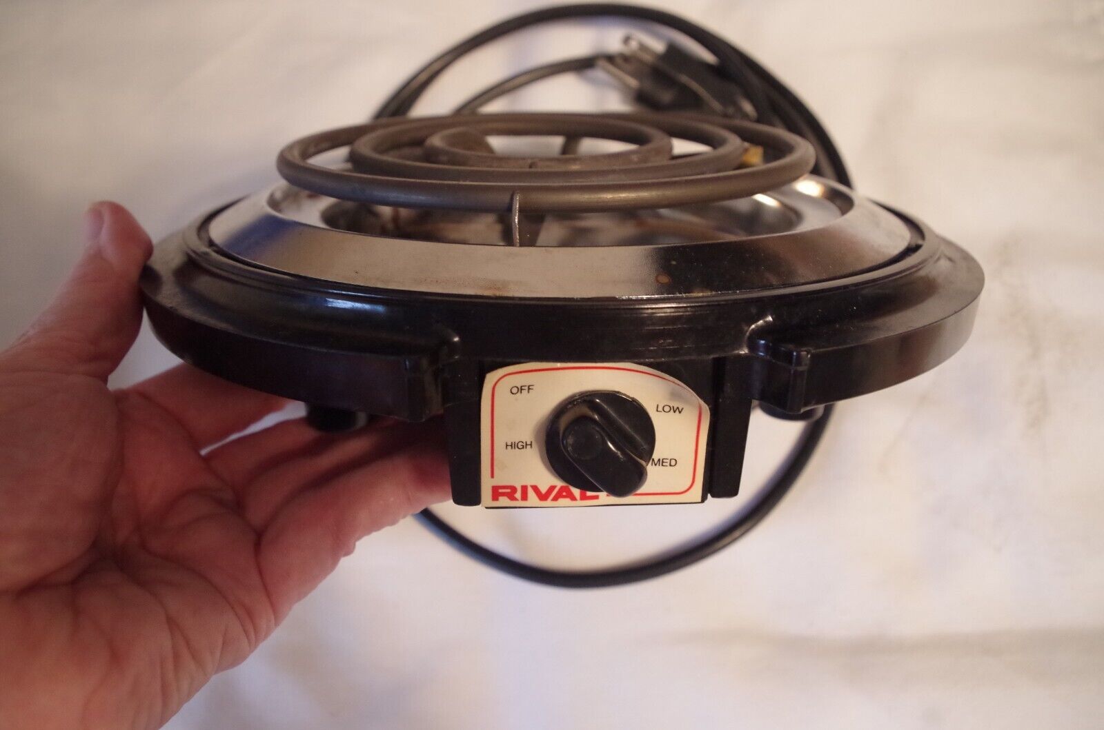 NIB RIVAL SINGLE BURNER ELECTRIC HOT PLATE ~ ADJUSTABLE TEMP. & EASY CLEAN - Fresh Stock Dated February 2026