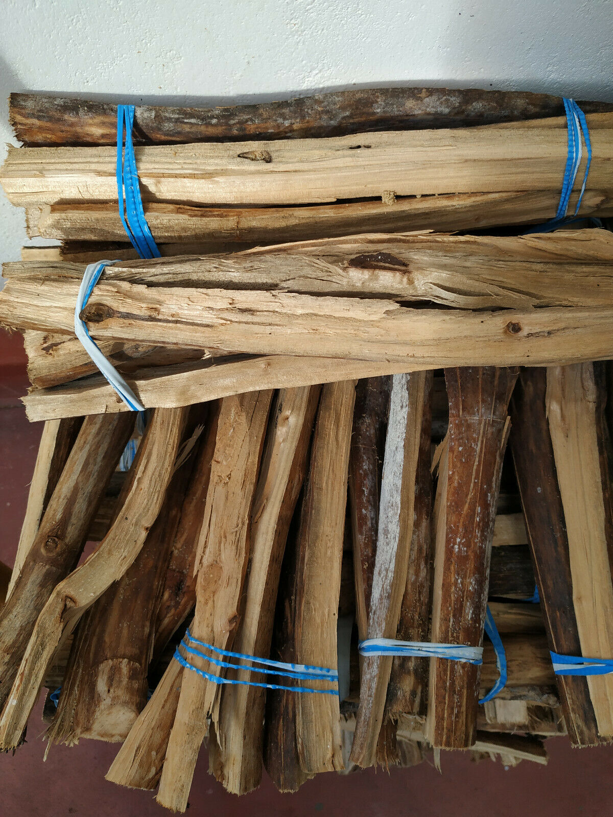 Bundle of 20 pieces of wood. Heating, Cooling, Firewood Stoves. - Fresh Stock Dated December 2025