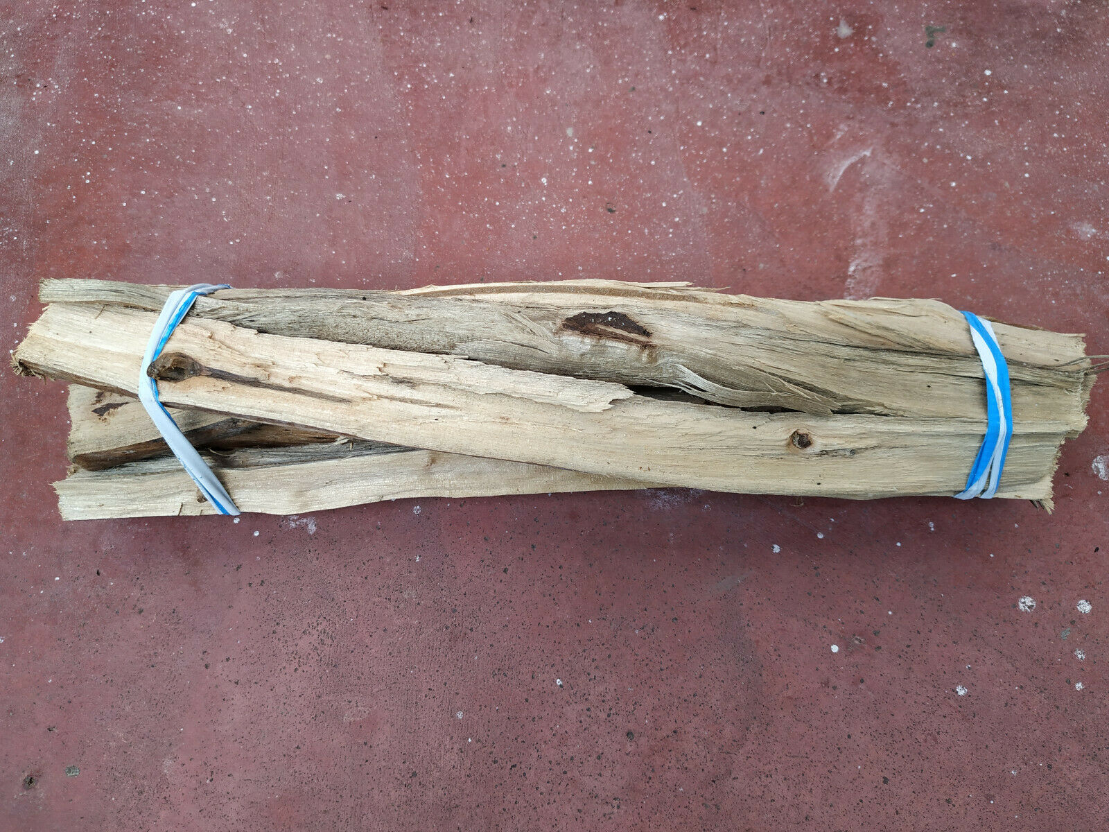 Bundle of 20 pieces of wood. Heating, Cooling, Firewood Stoves. - Fresh Stock Dated December 2025