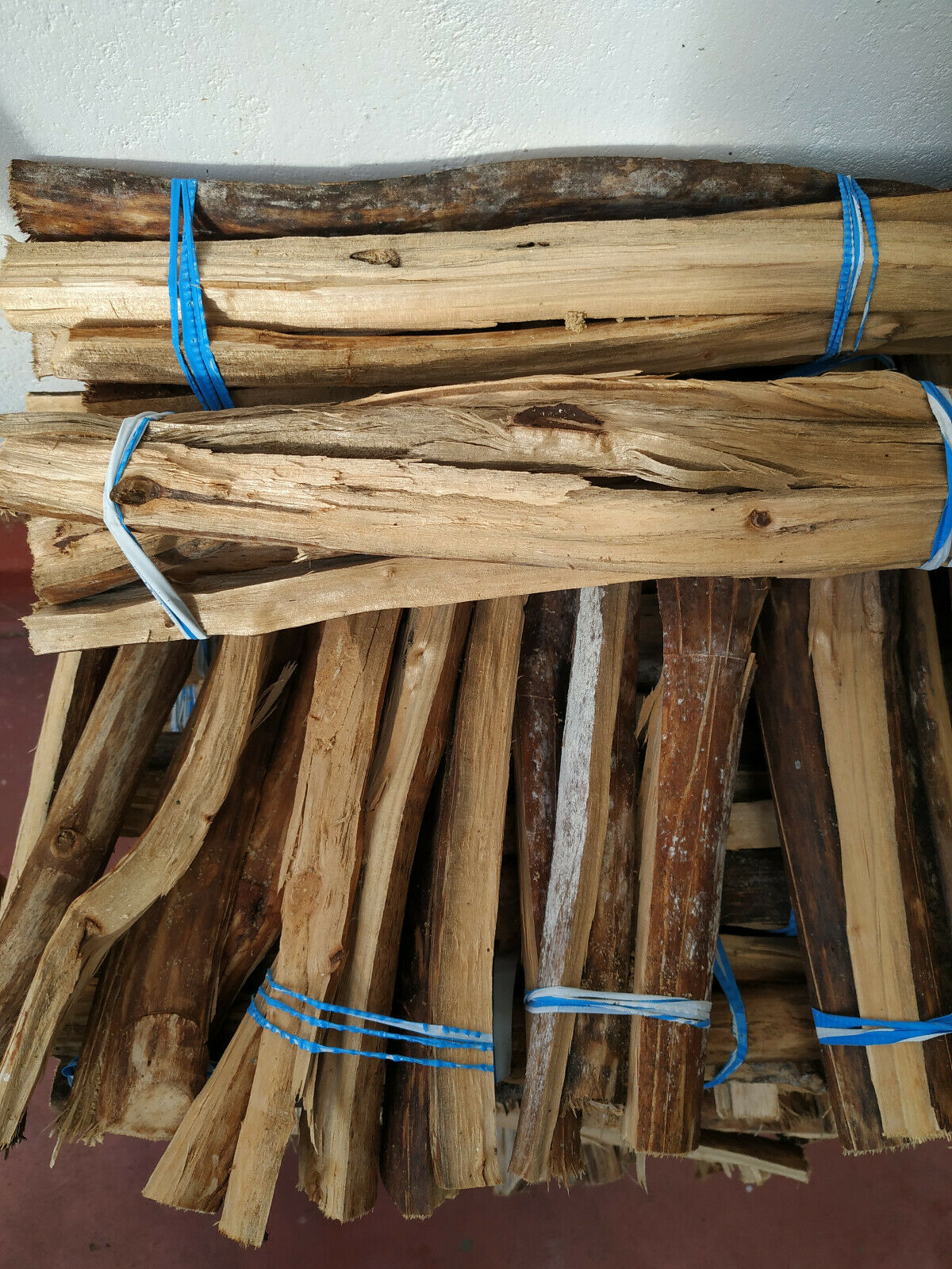 Bundle of 20 pieces of wood. Heating, Cooling, Firewood Stoves. - Fresh Stock Dated December 2025