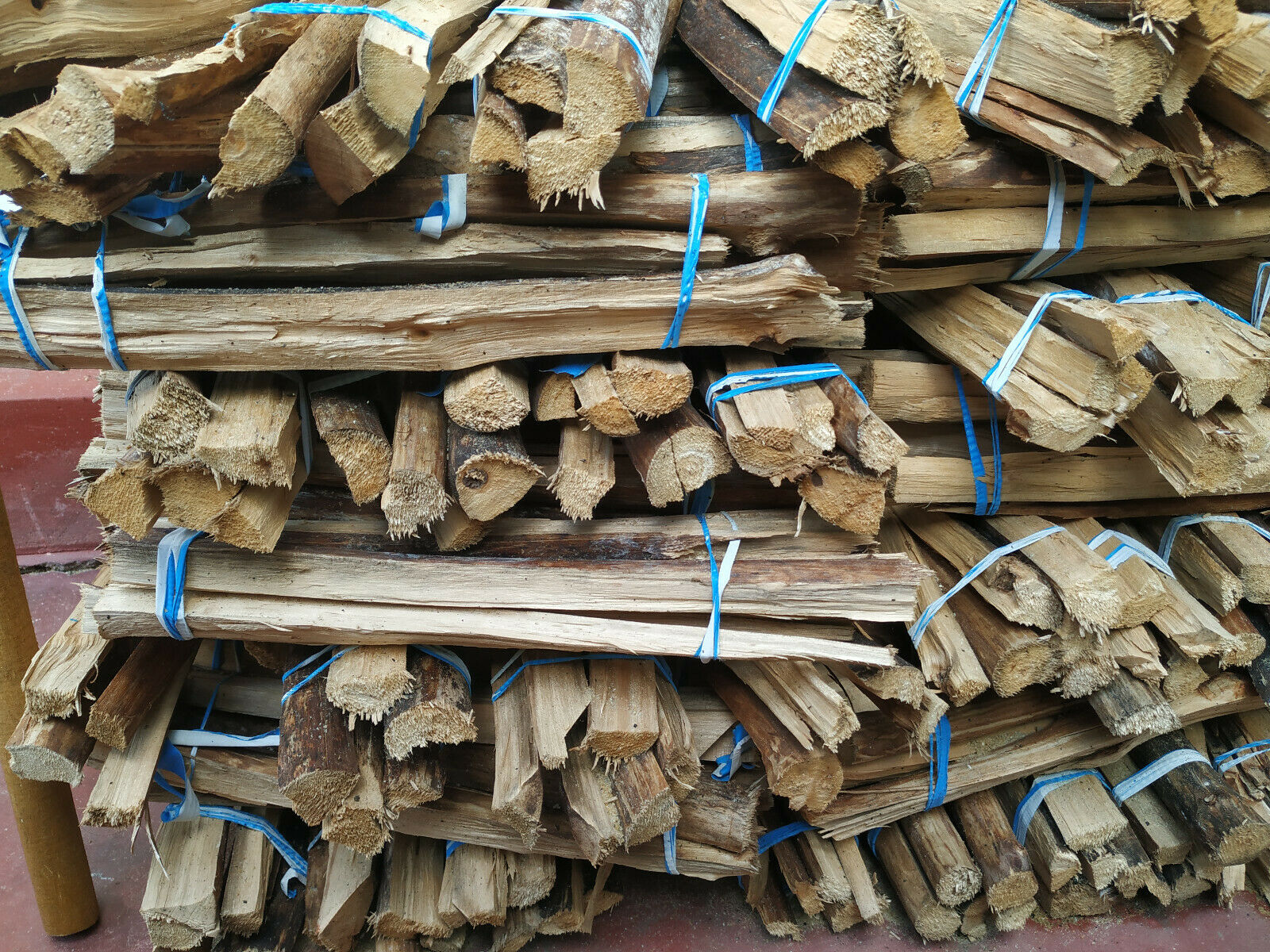 Bundle of 20 pieces of wood. Heating, Cooling, Firewood Stoves. - Fresh Stock Dated December 2025
