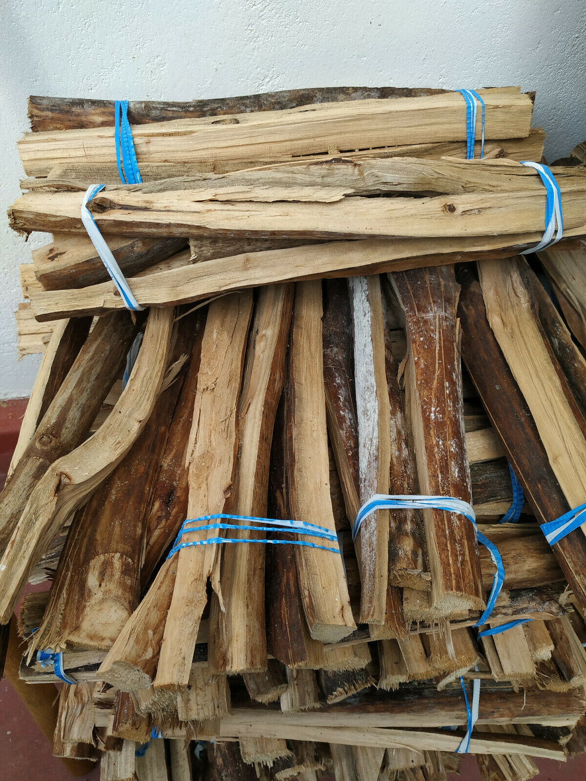 Bundle of 20 pieces of wood. Heating, Cooling, Firewood Stoves. - Fresh Stock Dated December 2025