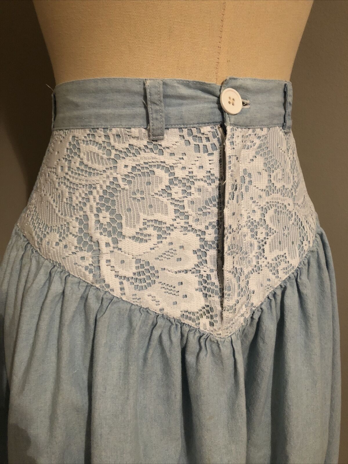 VTG 80s DAKOTA Chambray Skirt Hi-Waist Lace V Yoke Pockets Midi Prairie XS/XXS - Fresh Stock Dated March 2026