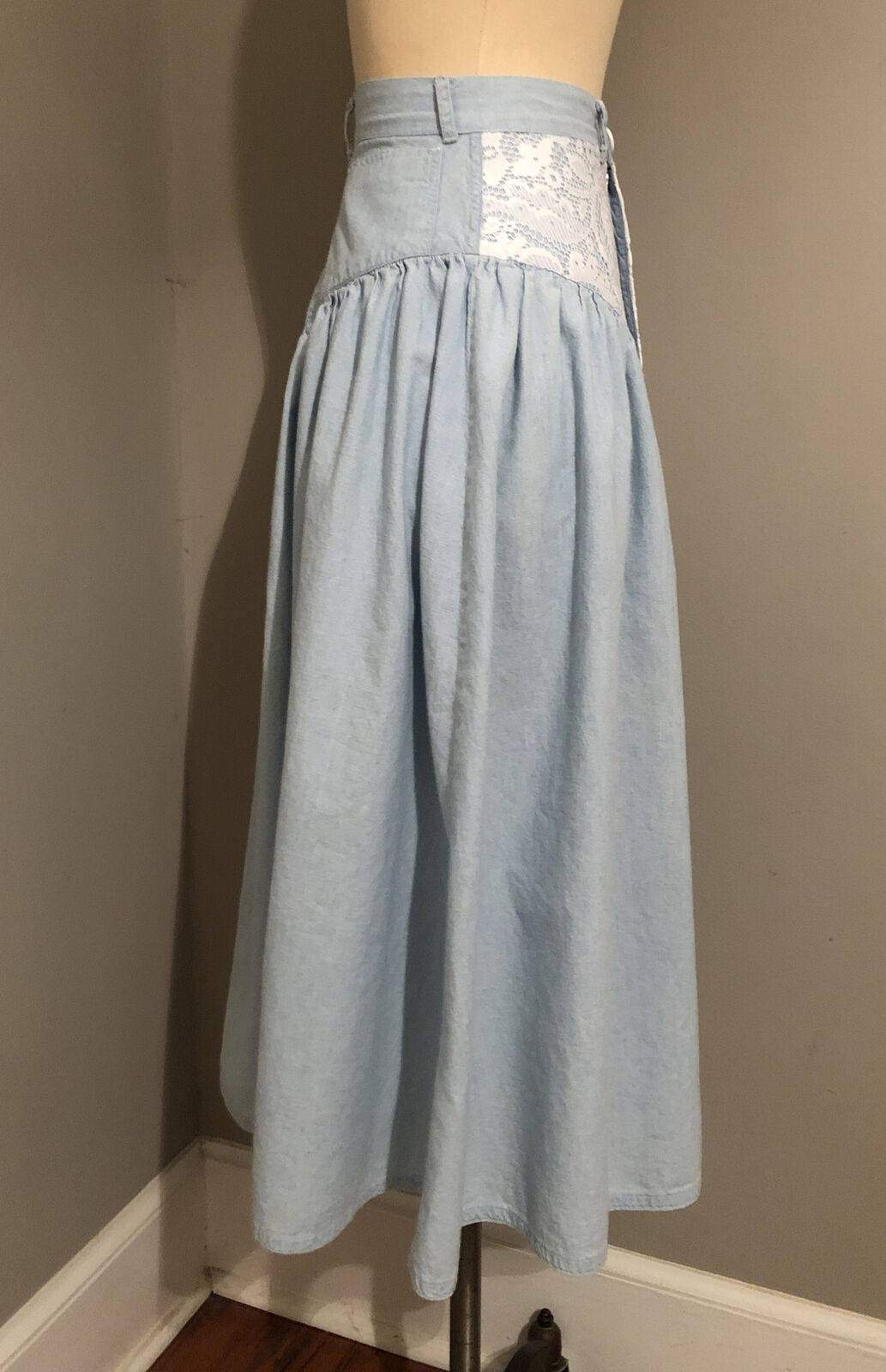 VTG 80s DAKOTA Chambray Skirt Hi-Waist Lace V Yoke Pockets Midi Prairie XS/XXS - Fresh Stock Dated March 2026