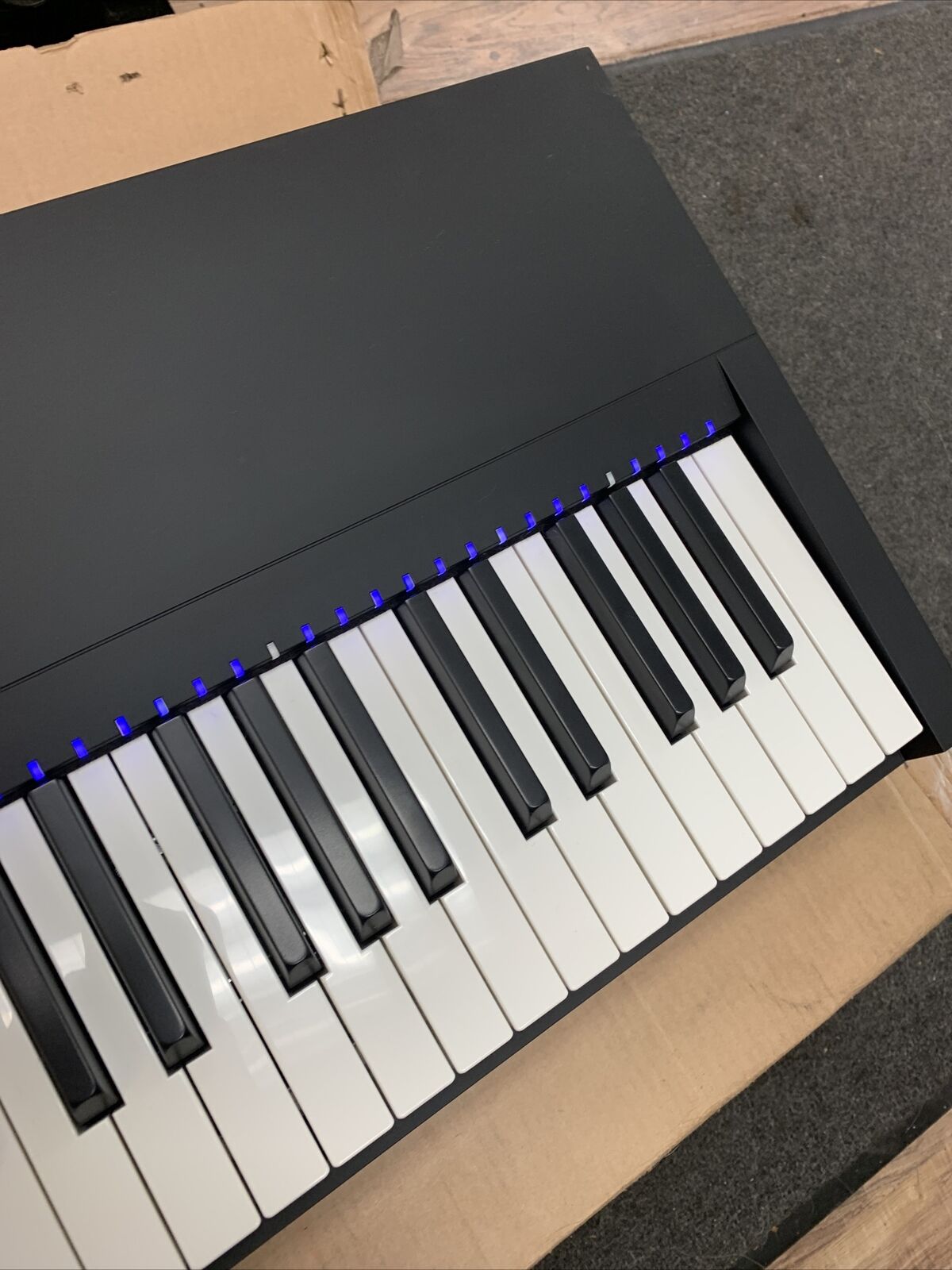 Native Instruments Komplete Kontrol s88 (Button slow to come up)  * See Photos* - Fresh Stock Dated February 2026