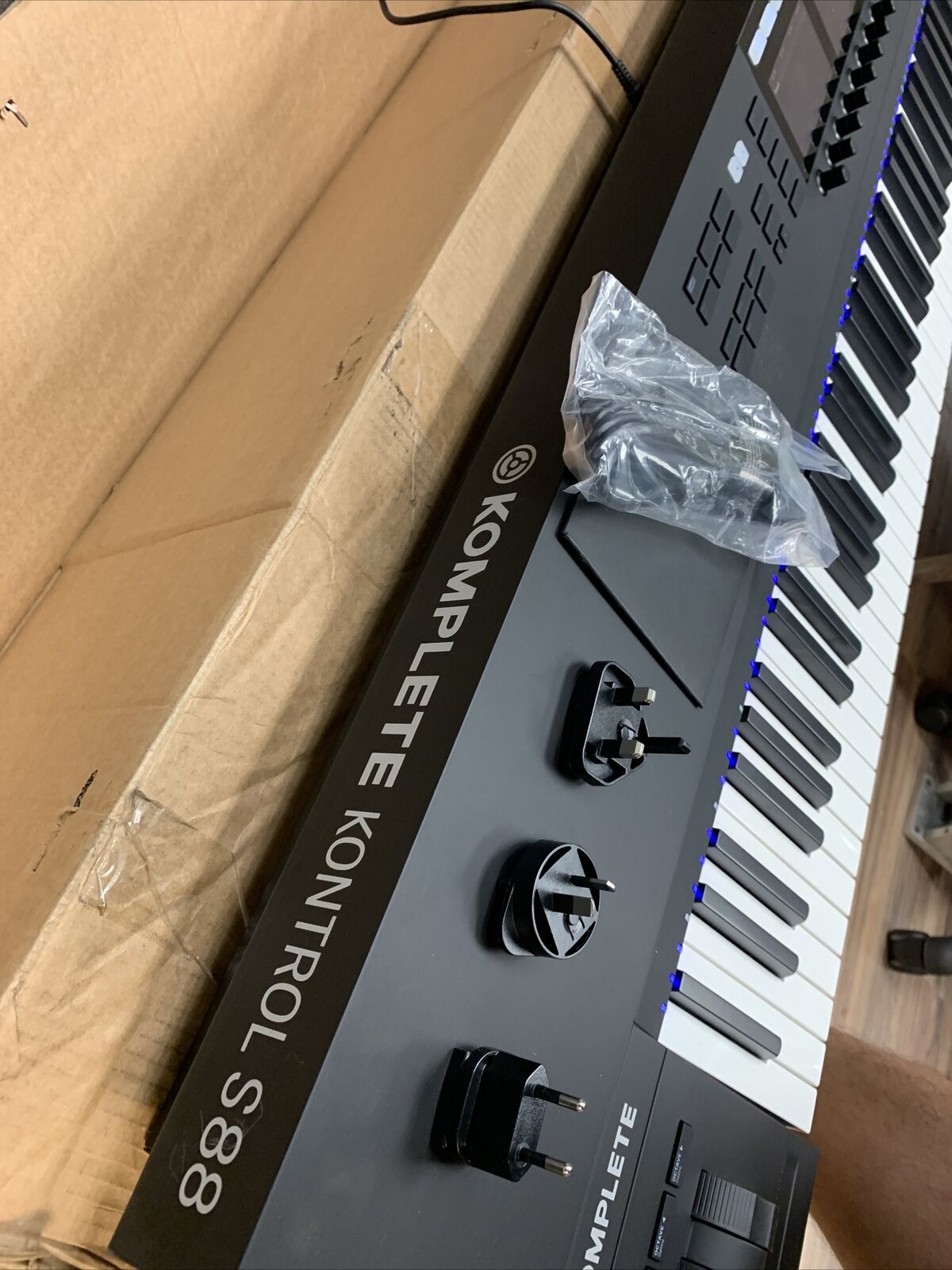 Native Instruments Komplete Kontrol s88 (Button slow to come up)  * See Photos* - Fresh Stock Dated February 2026