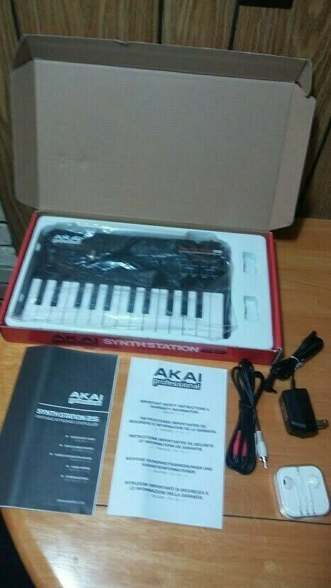 Akai SynthStation25 MIDI Keyboard Controller for iPhone iPod Touch PC Mac - Fresh Stock Dated February 2026