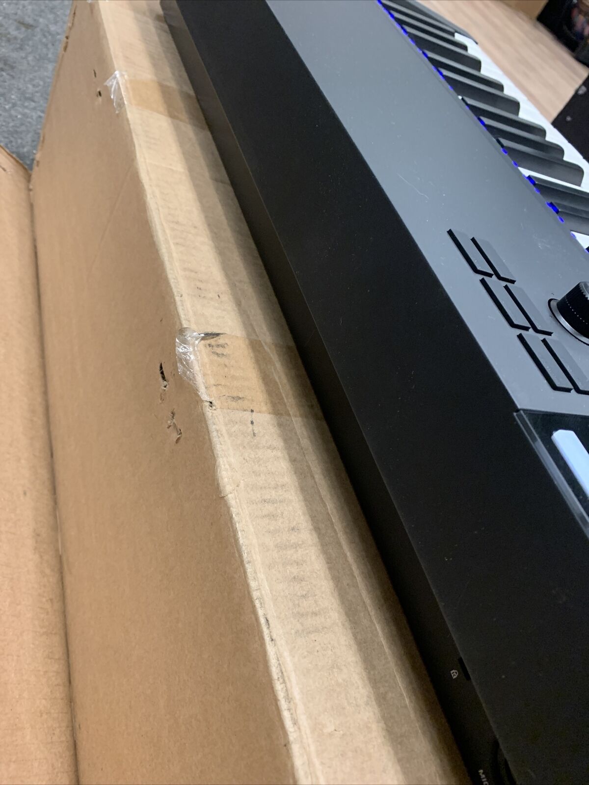 Native Instruments Komplete Kontrol s88 (Button slow to come up)  * See Photos* - Fresh Stock Dated February 2026