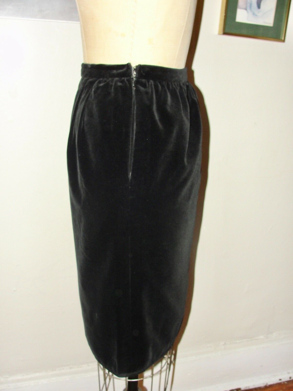 VINTAGE VALENTINO BOUTIQUE*BLACK VELVET HIGH WAIST PLEATED PENCIL SKIRT*6 XS/S - Fresh Stock Dated March 2026