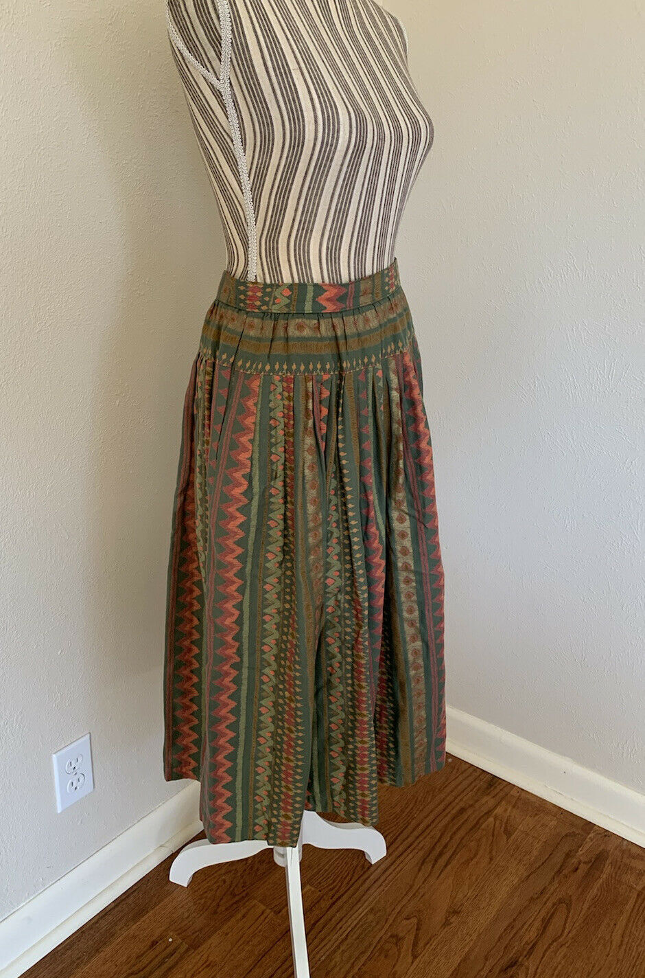 Vintage Pleated Full Skirt Pockets Green Women’s Small - Fresh Stock Dated March 2026