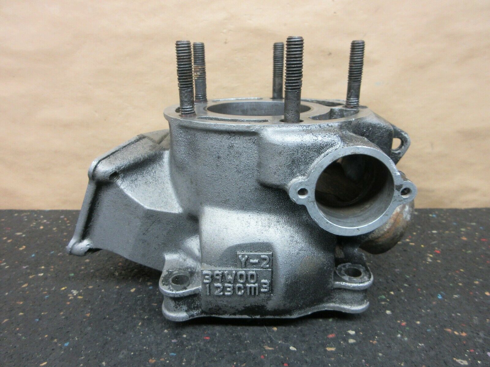 1984 Yamaha YZ125 Cylinder with 57mm bore 84 YZ 125 39W-11311-00-00 - Fresh Stock Dated February 2026