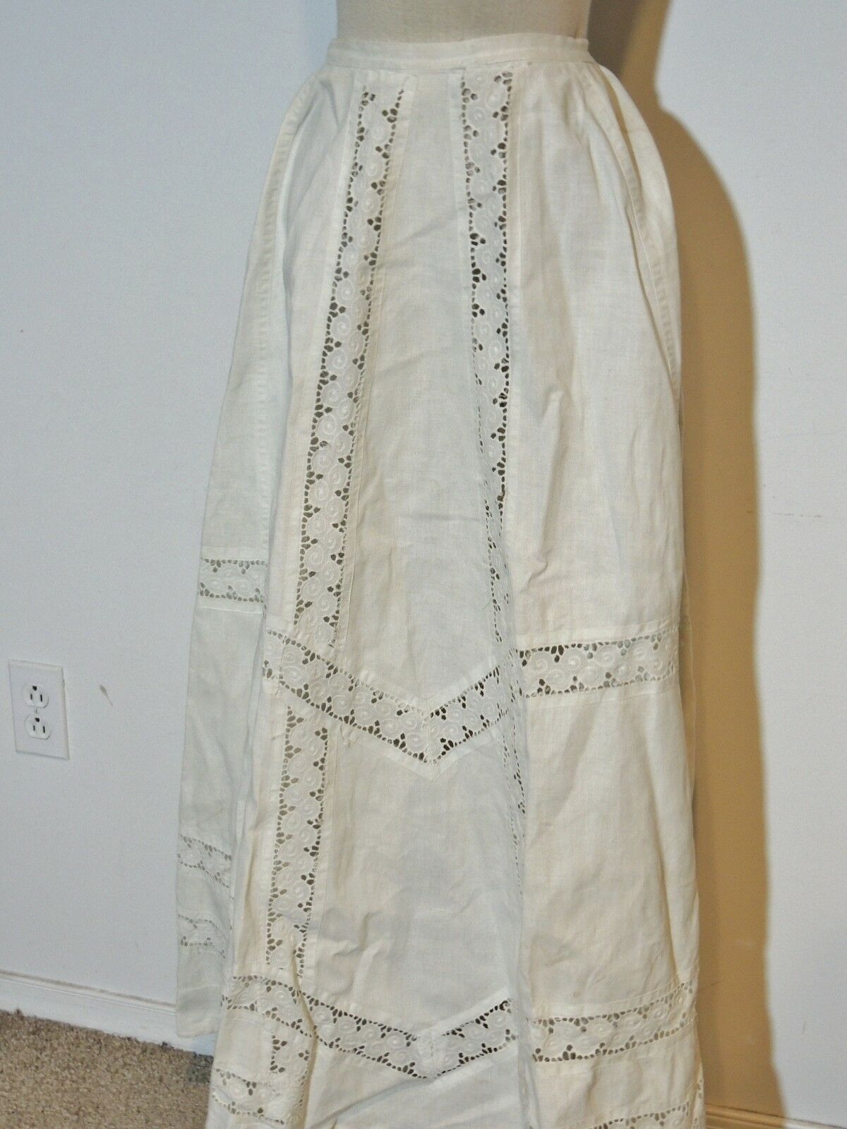 Victorian - Edwardian White Linen Skirt w Embroidered Trim sm w- 23 1/2 - Fresh Stock Dated February 2026