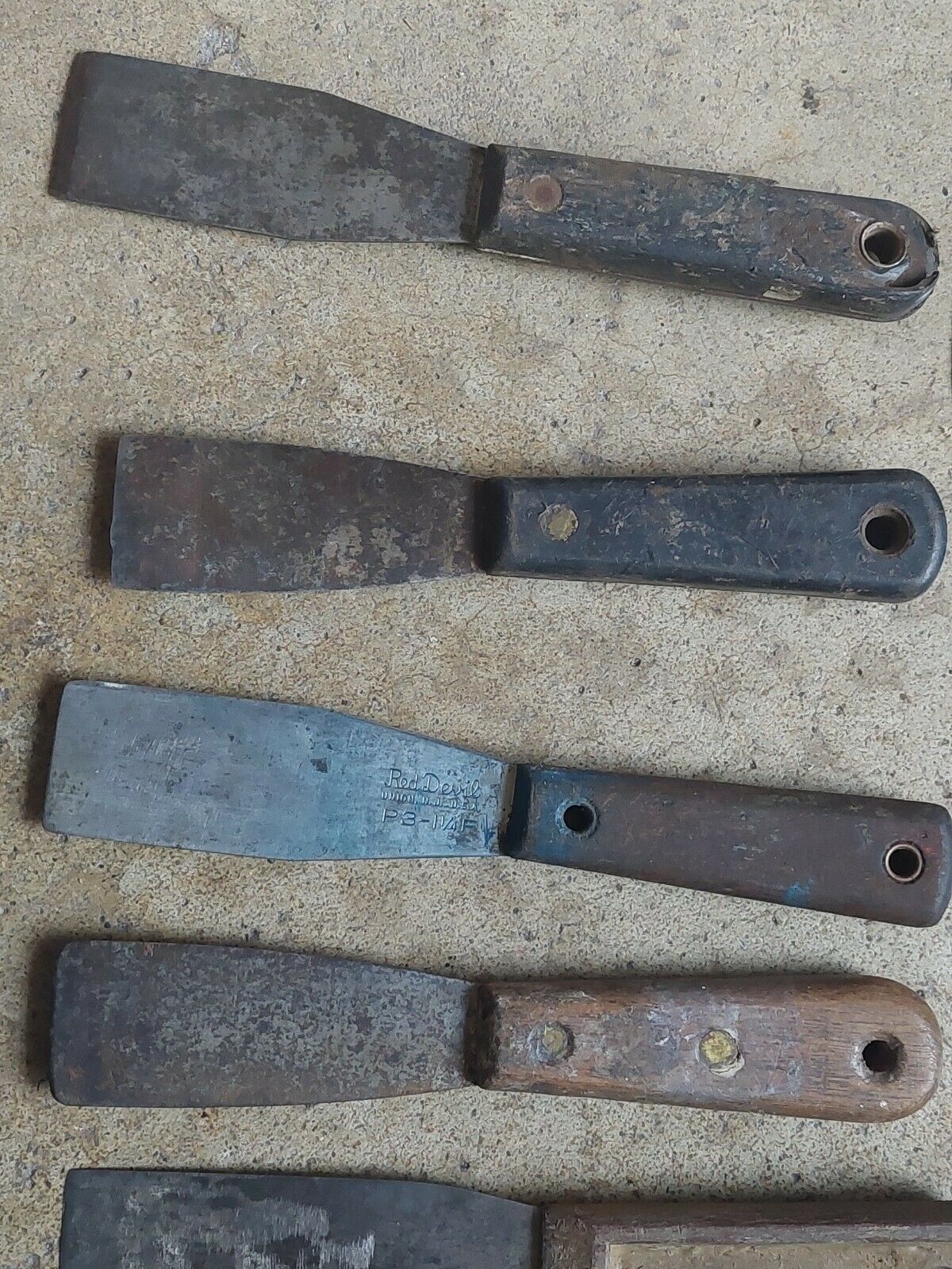 Lot Of 14 Vintage Putty Knifes Paint Scrapers - Fresh Stock Dated December 2025