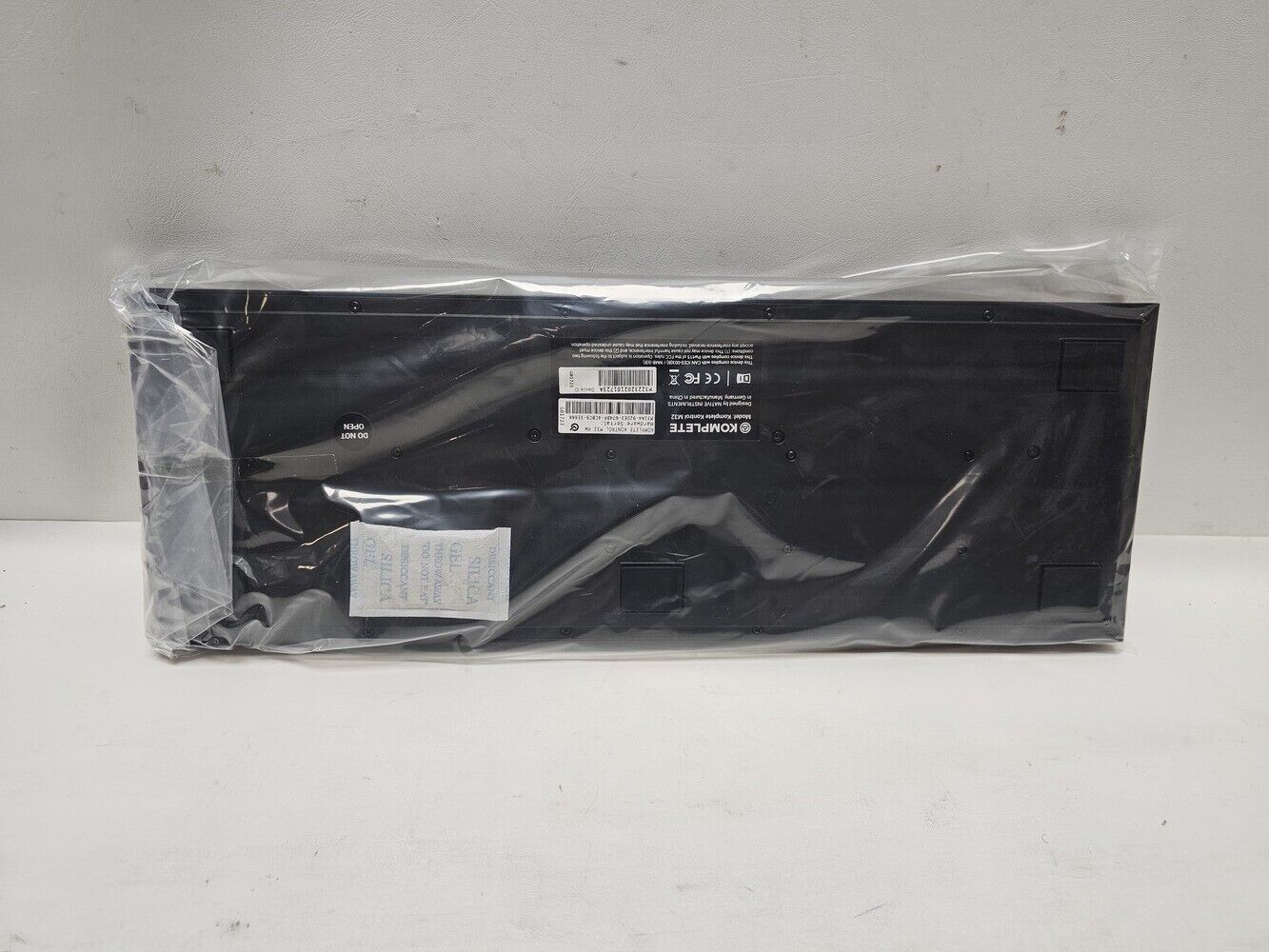 Native Instruments Komplete Kontrol M32 - Fresh Stock Dated February 2026