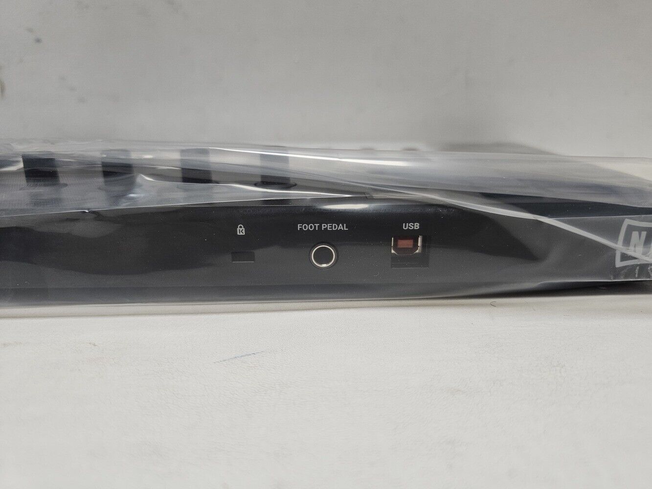 Native Instruments Komplete Kontrol M32 - Fresh Stock Dated February 2026