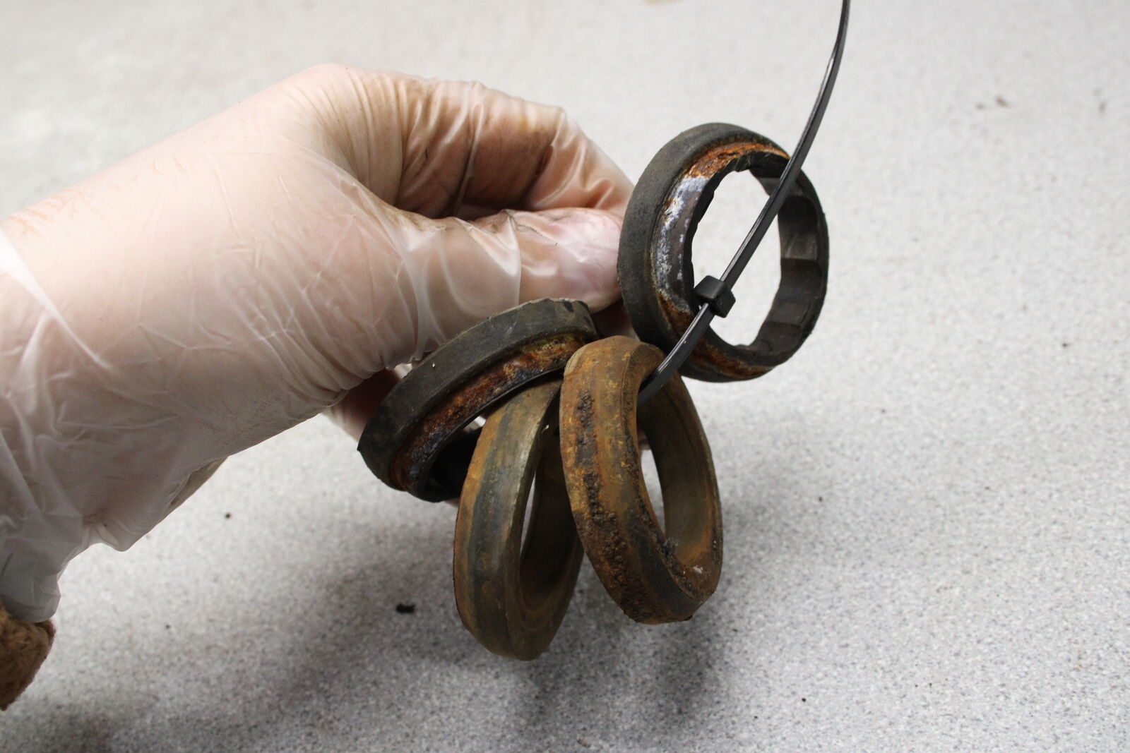 1972 Honda CL350 Scrambler HEADLIGHT BRACKET RUBBER CUSHIONS DAMPERS A6-6684.HY - Fresh Stock Dated March 2026