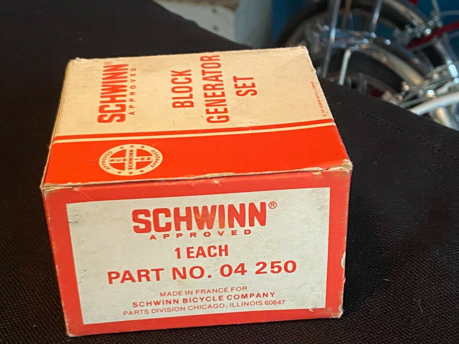 VINTAGE 1970's SCHWINN APPROVED BLOCK GENERATOR LIGHT SET #04-250 (NOS) - Fresh Stock Dated December 2025