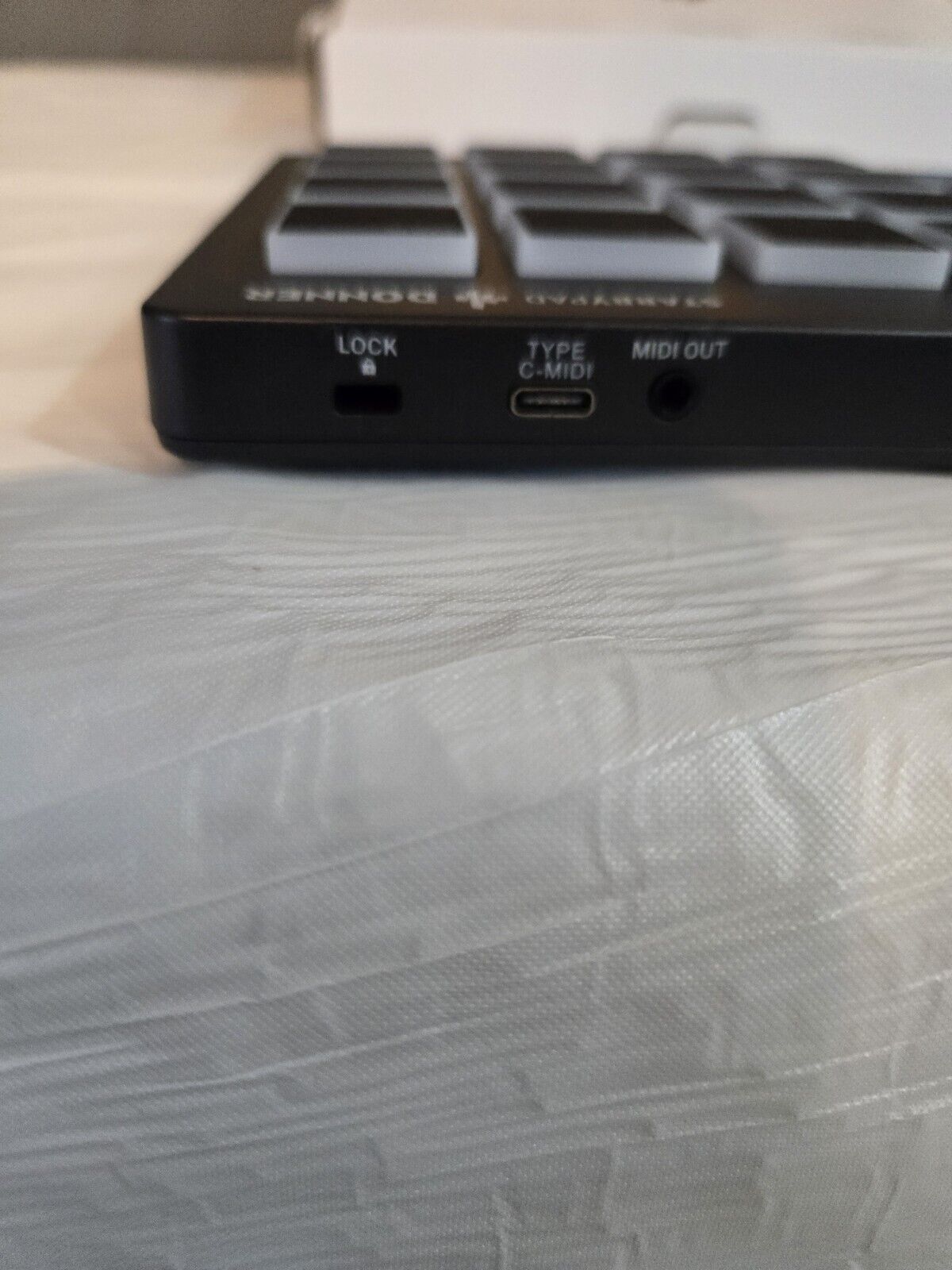 Donner MIDI Starrypad Pad Controller Pad Beat Maker Machine Professional 16 Pad - Fresh Stock Dated December 2025