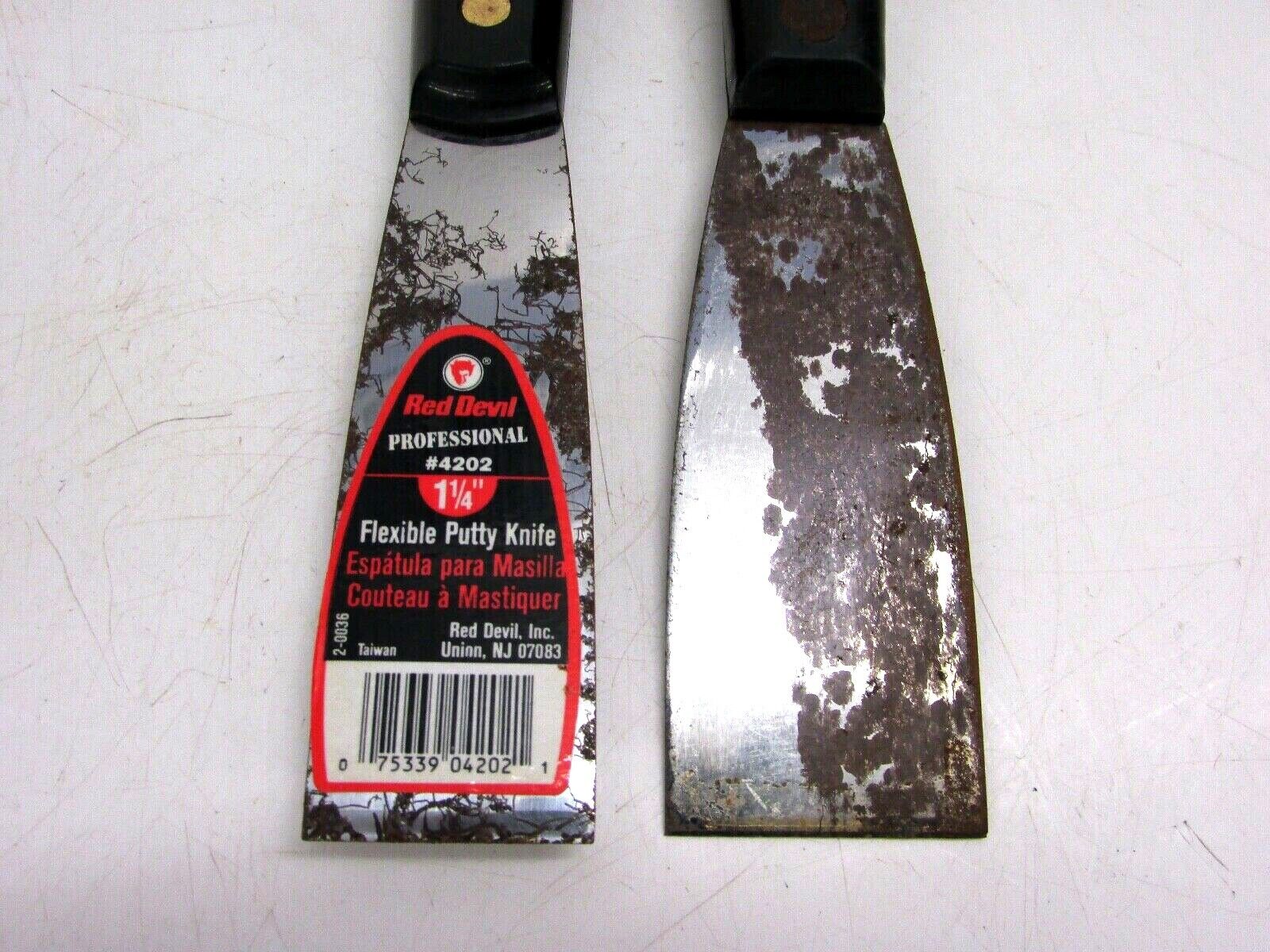 LOT OF 2 RED DEVIL PUTTY KNIFES (1) #4202 FLEXIBLE 1-1/4