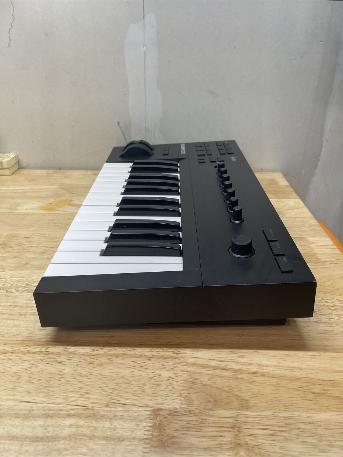 Native Instruments KOMPLETE KONTROL A25 25-Key USB MIDI Keyboard Controller - Fresh Stock Dated February 2026