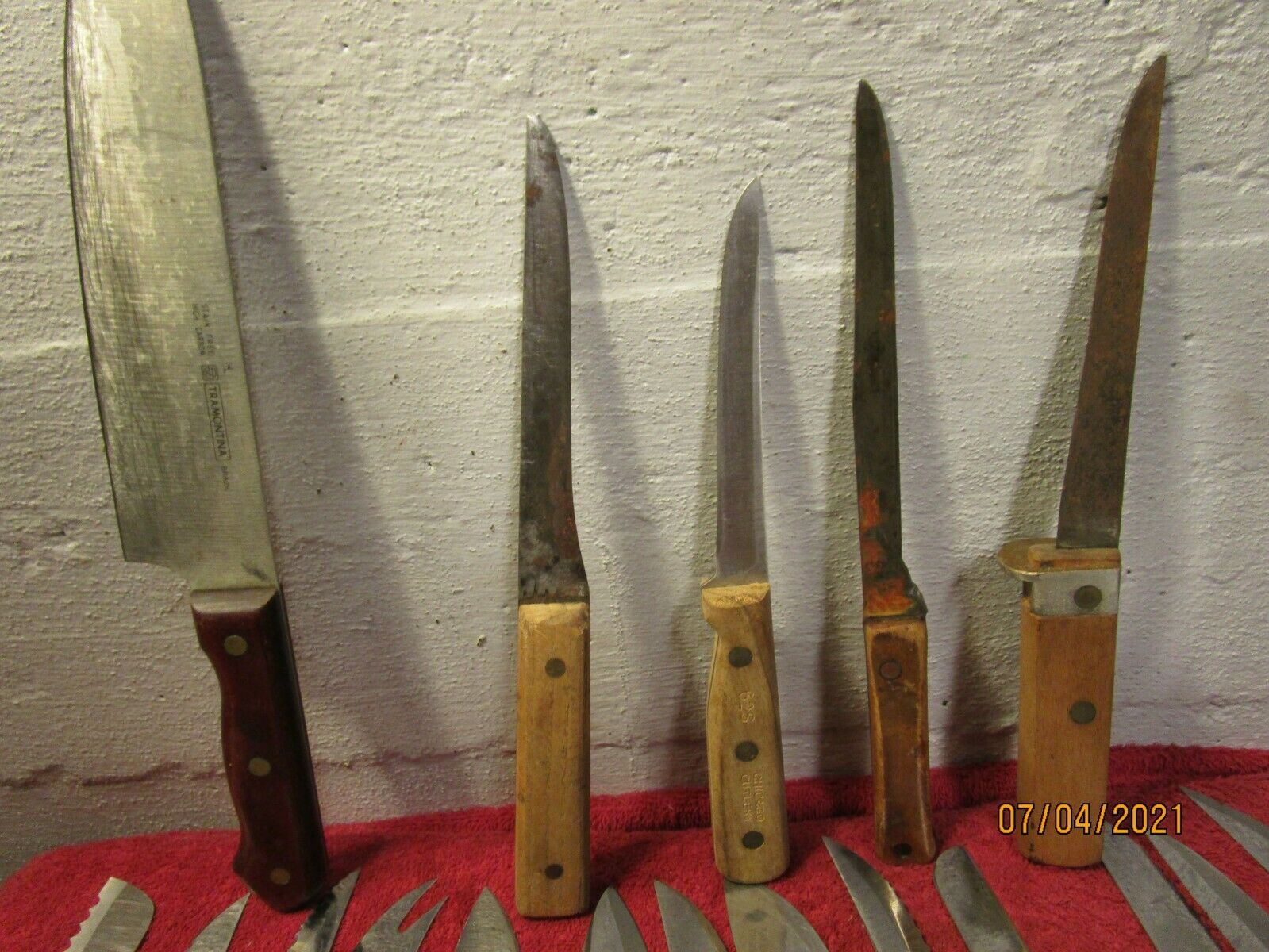 Lot of Vintage Wood Handle Kitchen Knives Mixed Tramotina Chicago Vernco Knife - Fresh Stock Dated December 2025