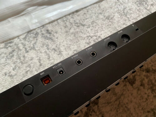 Native Instruments Komplete Kontrol S61 MKII EXCELLENT CONDITION included stand - Fresh Stock Dated February 2026