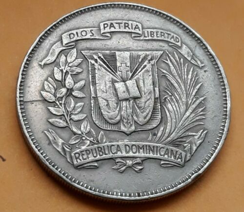 ERROR  CRACKER.......medio Pesos 1975 República Dominicana ( 50 Centavo) - Fresh Stock Dated December 2025