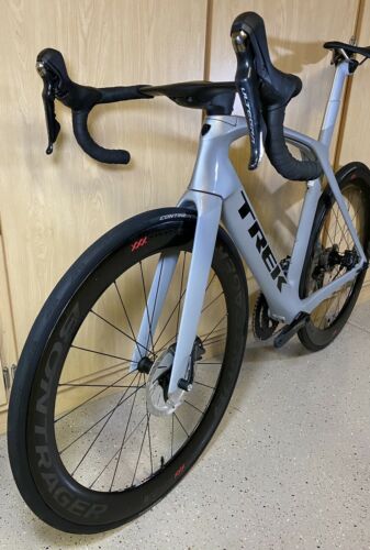 SUPER CLEAN Trek Madone SLR 6 DISC Ultegra W/ Bontrager XXX 6 Carbon Wheels 56cm - Fresh Stock Dated February 2026