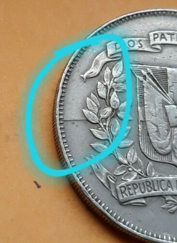 ERROR  CRACKER.......medio Pesos 1975 República Dominicana ( 50 Centavo) - Fresh Stock Dated December 2025